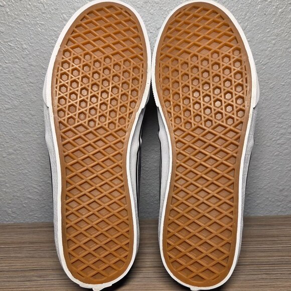 Like New!!! Vans Black & Gray Plaid Atwood Deluxe Sneakers – Size: 7Y/M / 8.5 W - Picture 9 of 10